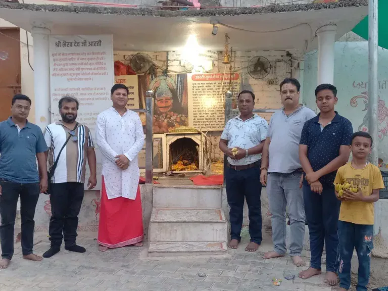 अमावस्या के अवसर पर श्री भैरव धाम मंदिर पर शाम को प्रसाद वितरण